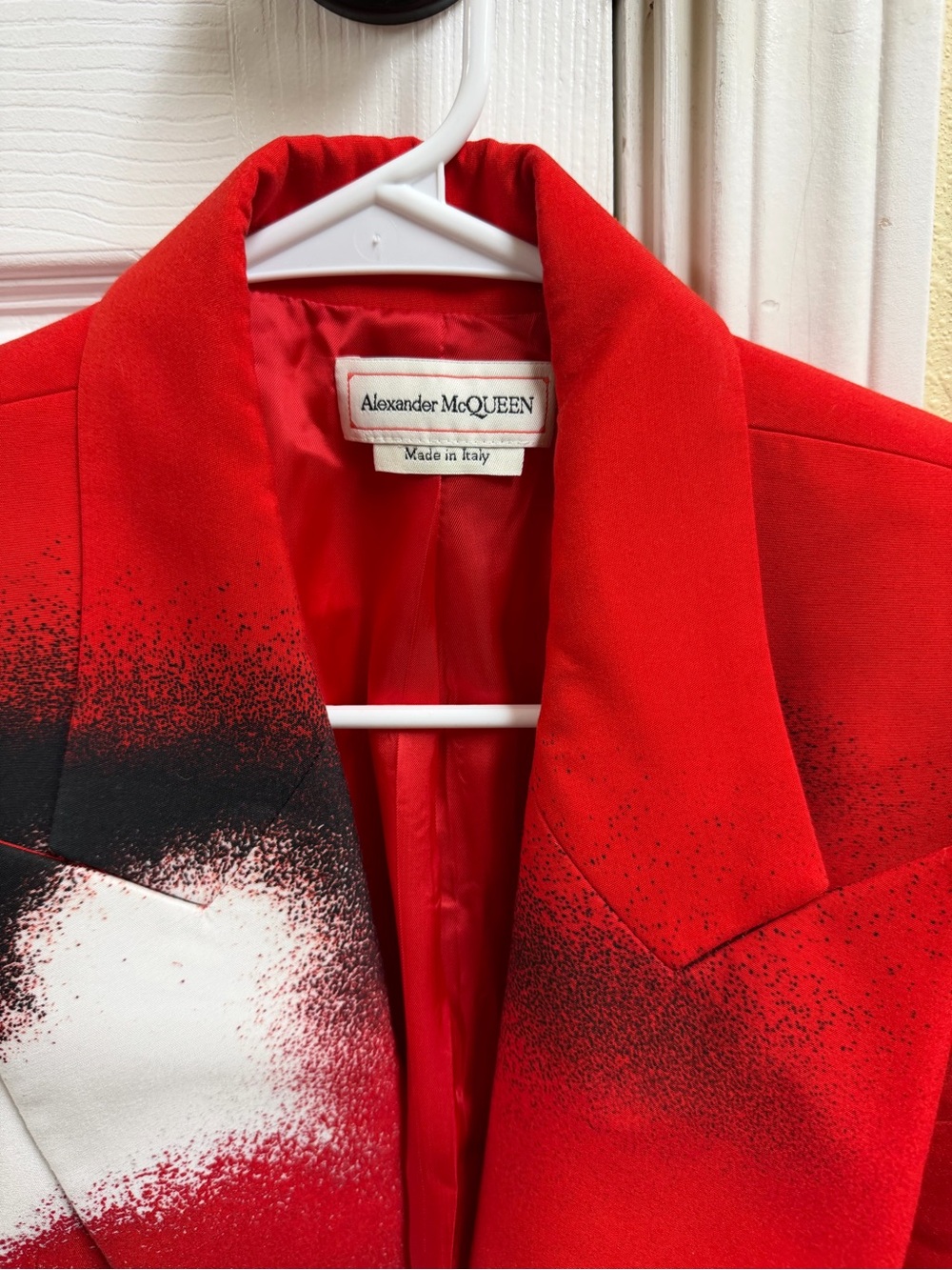 Alexander McQueen Red, Black & White Spray-Print Blazer — NWOT - very oversized - Picture 2 of 7